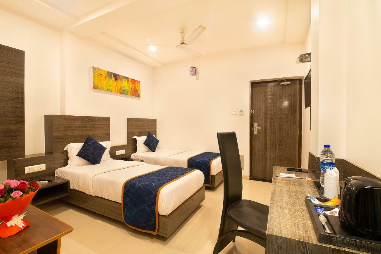 Hotel Sheetal Plaza สุรัต ภายนอก รูปภาพ