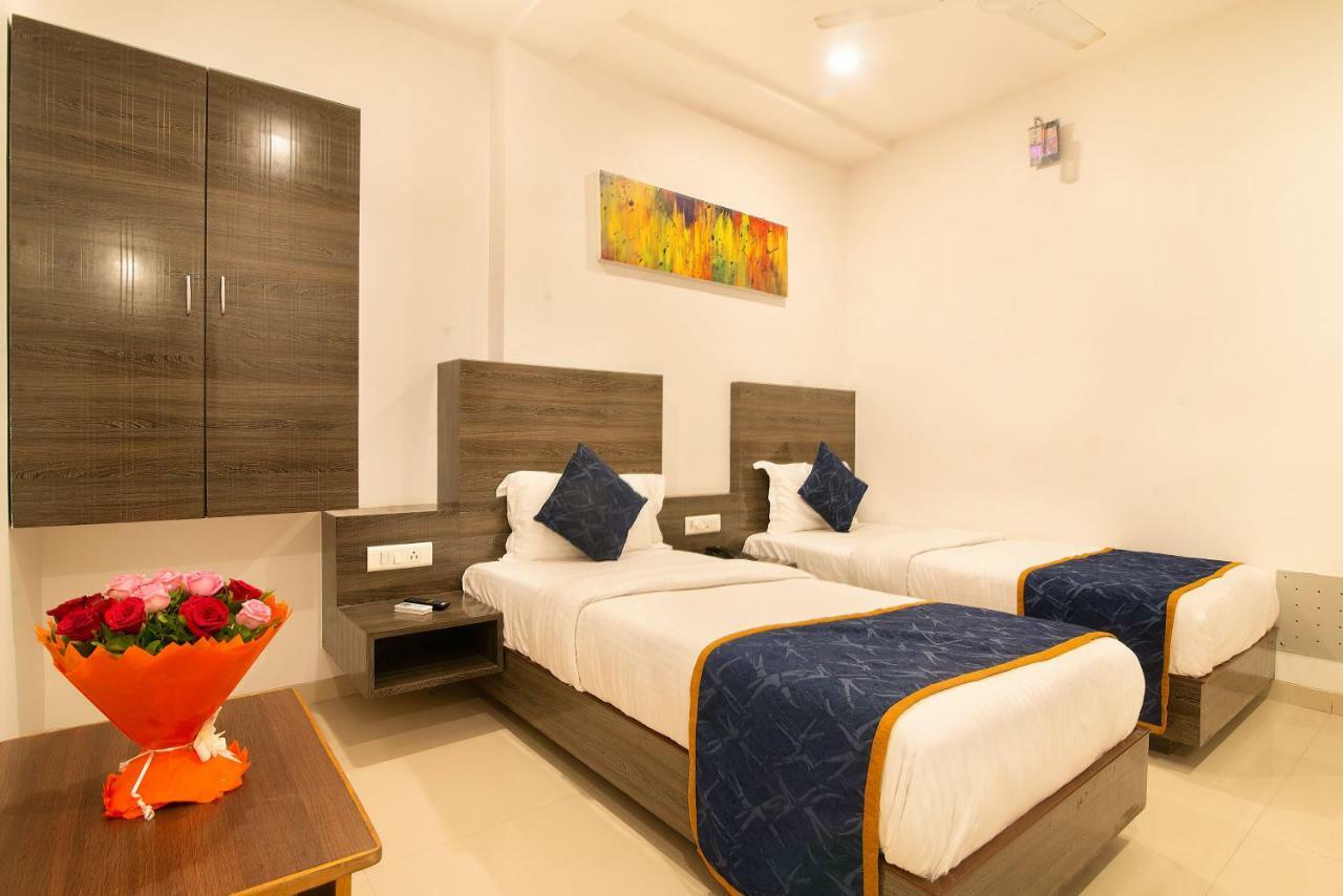 Hotel Sheetal Plaza สุรัต ภายนอก รูปภาพ