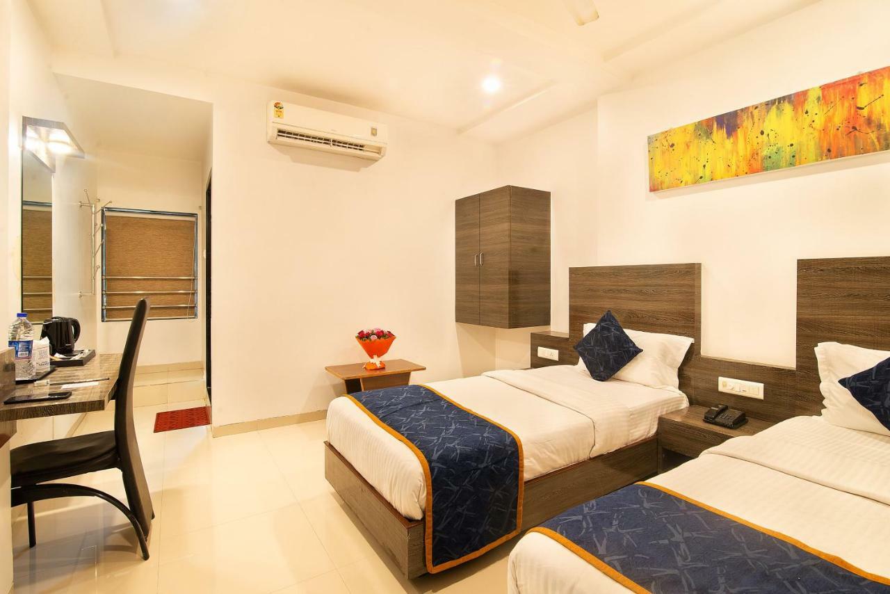 Hotel Sheetal Plaza สุรัต ภายนอก รูปภาพ