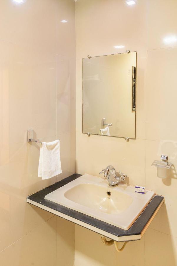Hotel Sheetal Plaza สุรัต ภายนอก รูปภาพ