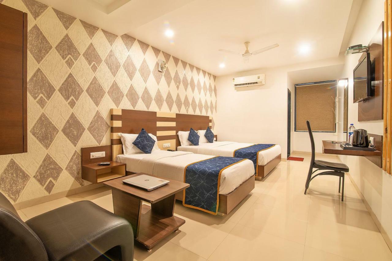 Hotel Sheetal Plaza สุรัต ภายนอก รูปภาพ