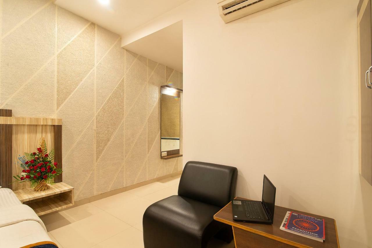 Hotel Sheetal Plaza สุรัต ภายนอก รูปภาพ