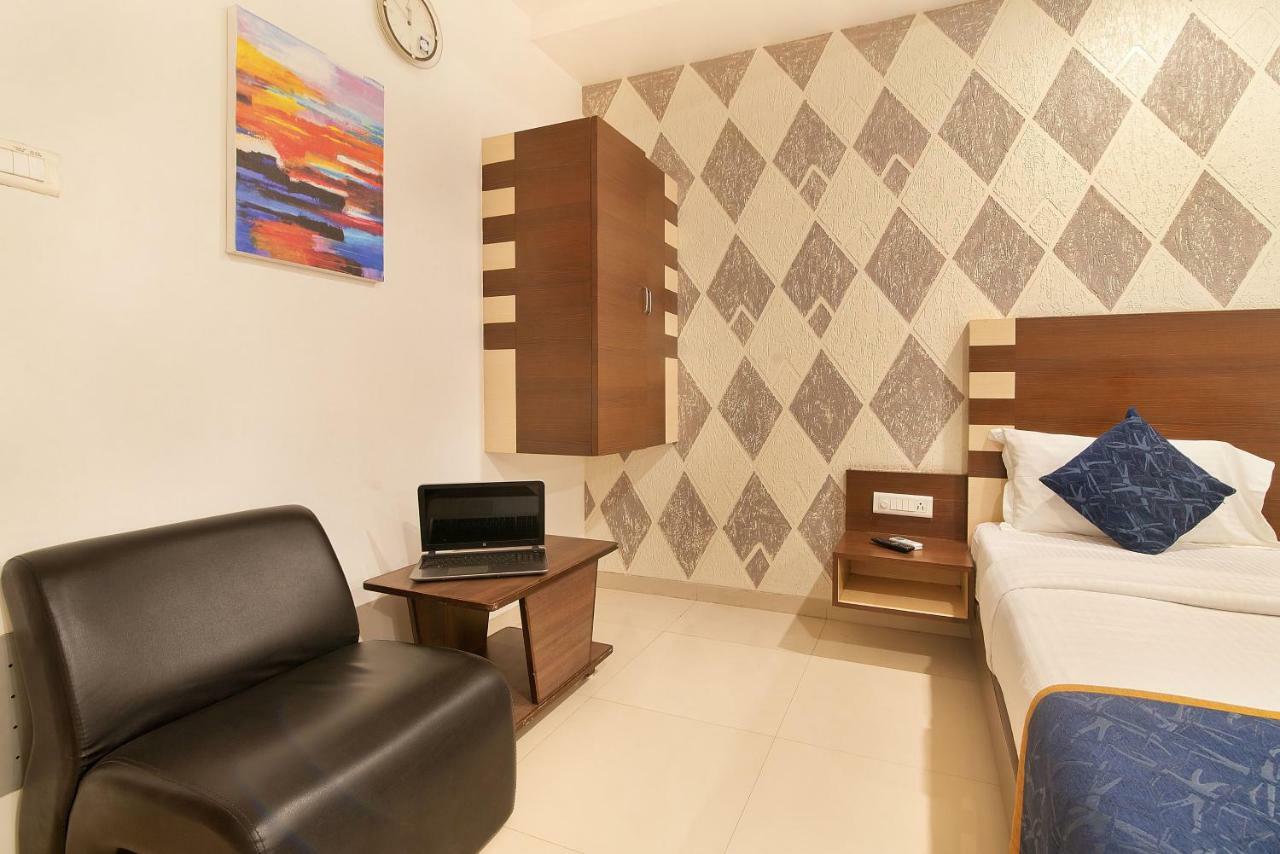 Hotel Sheetal Plaza สุรัต ภายนอก รูปภาพ