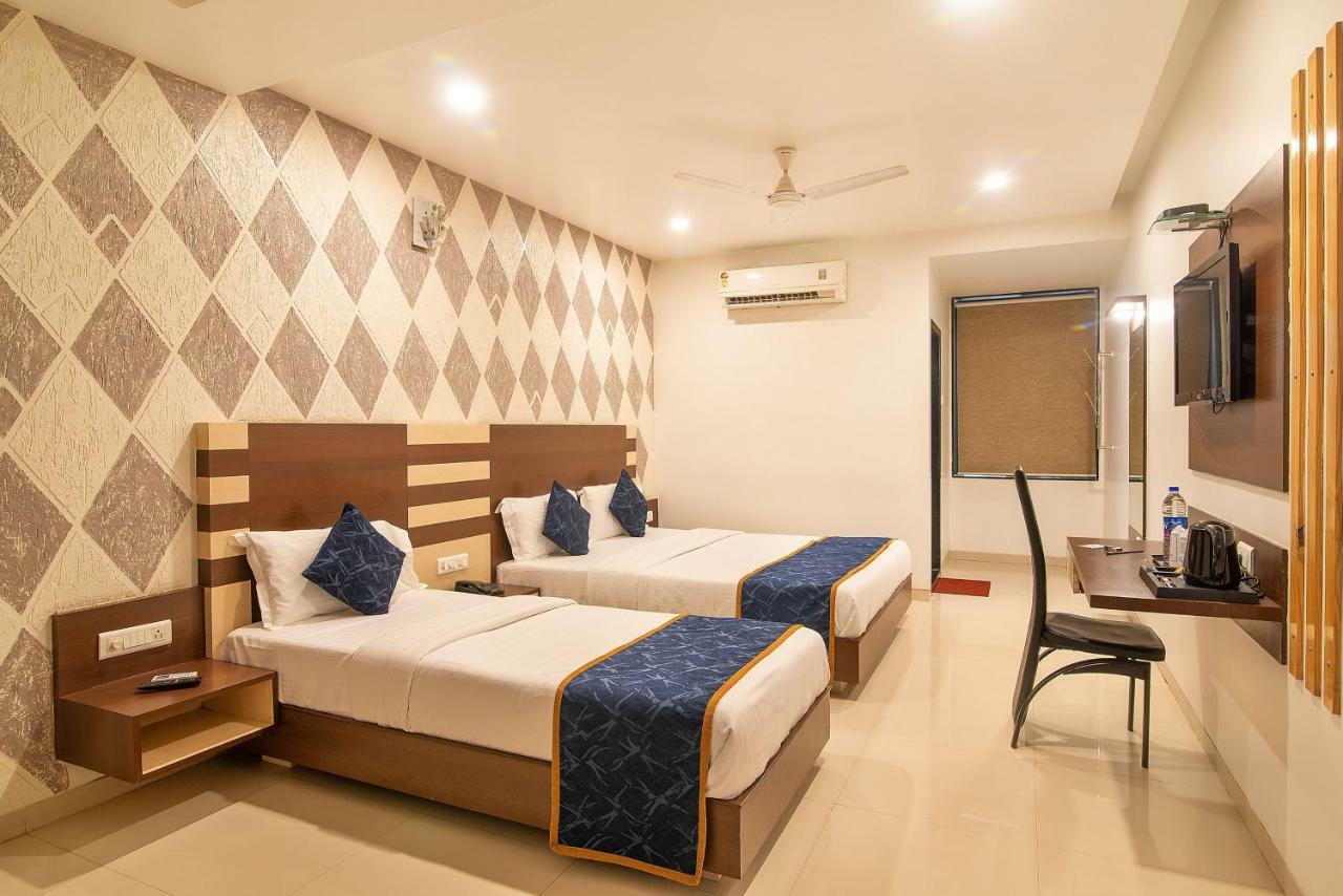 Hotel Sheetal Plaza สุรัต ภายนอก รูปภาพ