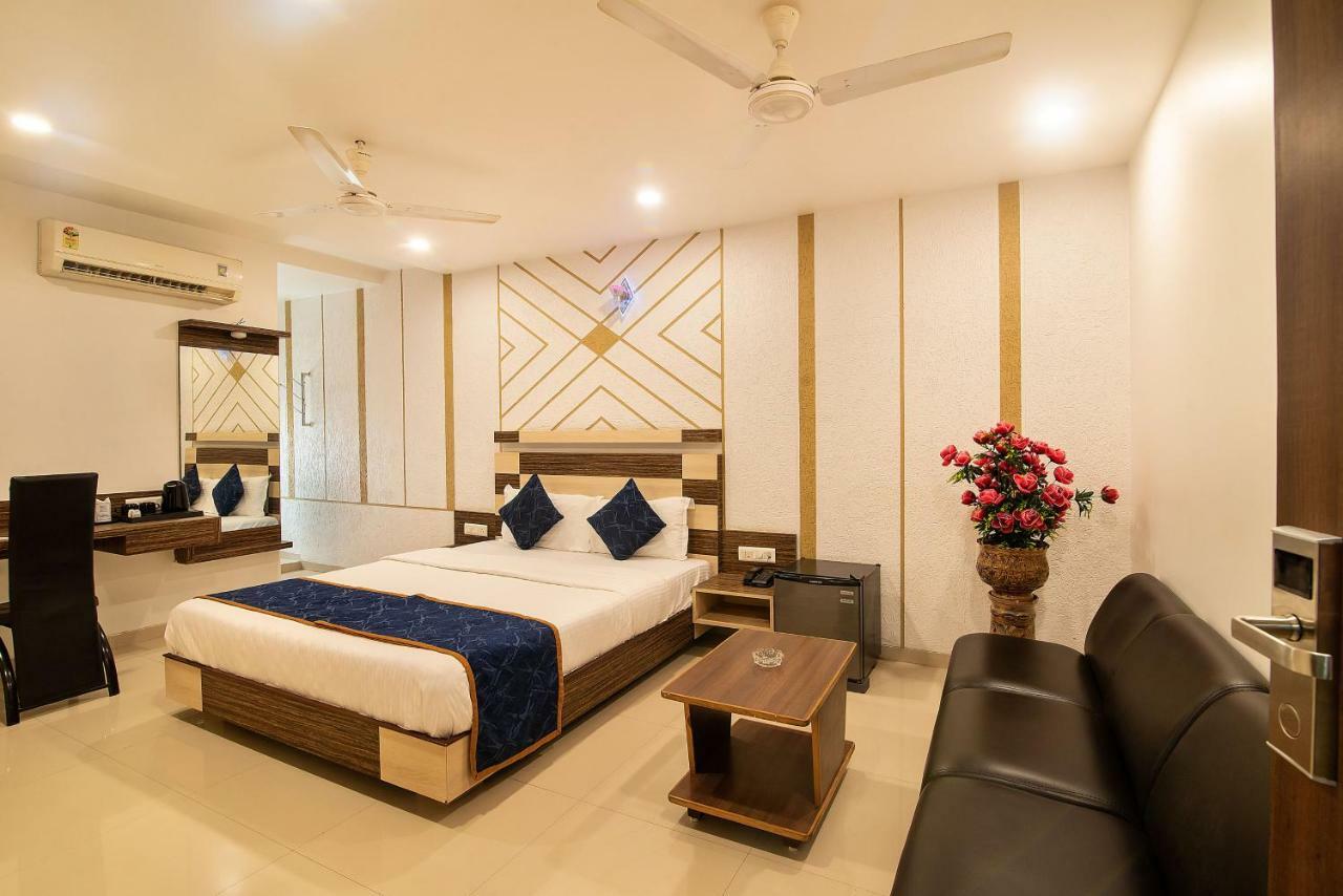 Hotel Sheetal Plaza สุรัต ภายนอก รูปภาพ