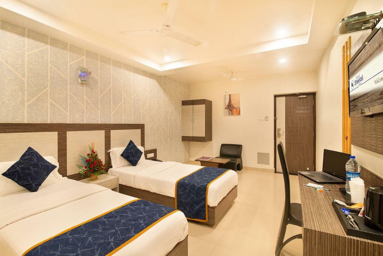 Hotel Sheetal Plaza สุรัต ภายนอก รูปภาพ