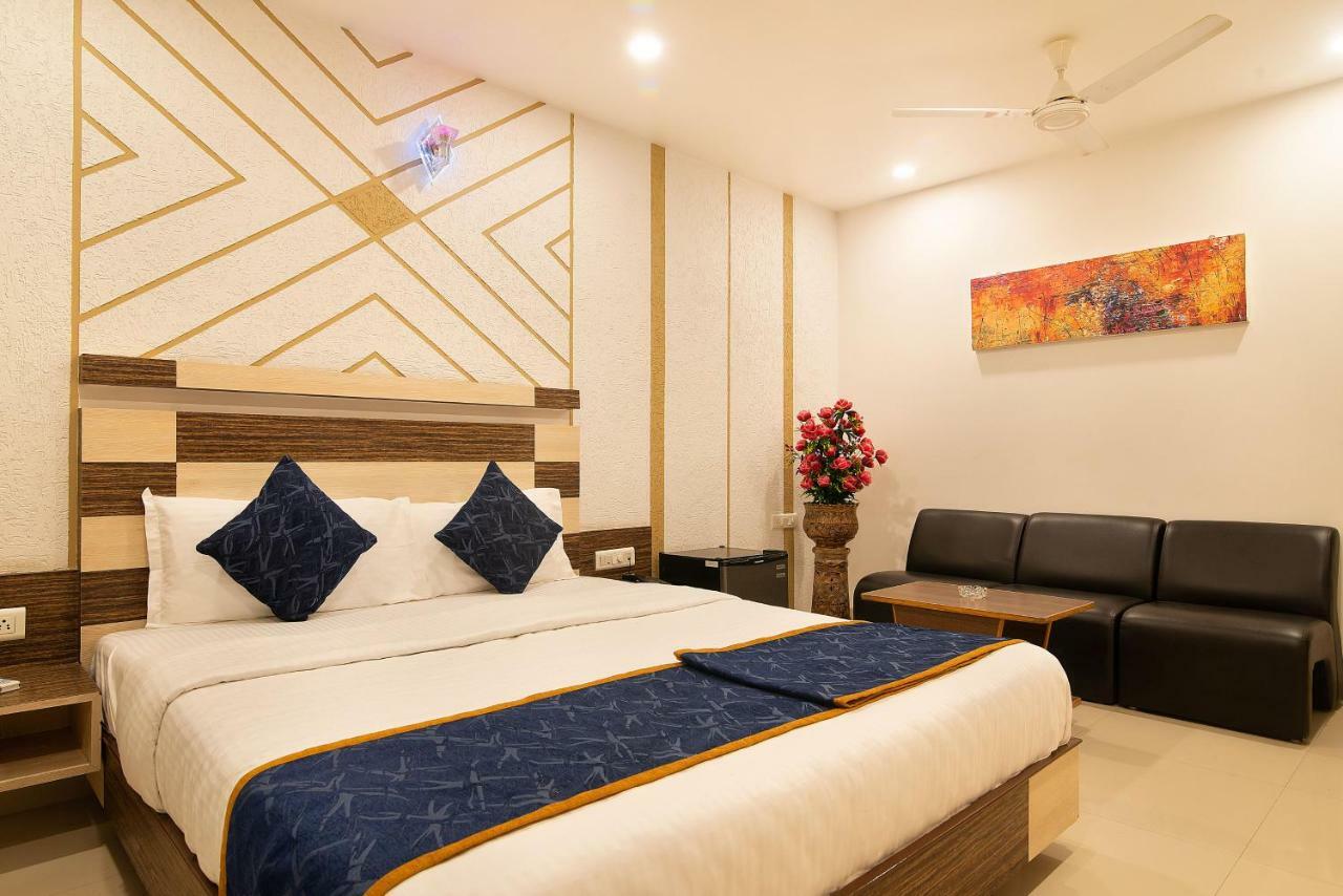Hotel Sheetal Plaza สุรัต ภายนอก รูปภาพ